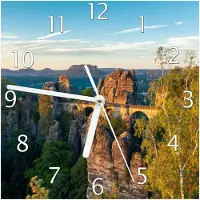 Wallario Design Wanduhr Steinerne Brücke in der Landschaft aus Echtglas, Größe 20 x 20 cm
