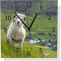 Wallario Design Wanduhr Wildes Schaf in der Natur aus Echtglas, Größe 30 x 30 cm