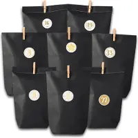 Sonstiges Adventskalender zum Befüllen mit schwarzen Geschenktüten, Zahlenaufklebern und Klammern