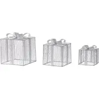 Beliani Outdoor LED Weihnachtsbeleuchtung 3er Set Silber Metall in Geschenkform Batteriebetrieben zum Aufstellen für Außen Deko Adventsdekoration