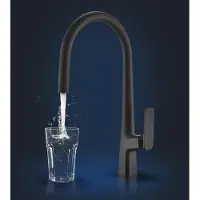 Rosenhahn & Söhne Sylt 100 Küchenarmatur mit Brause- 360° drehbarer Wasserhahn Küche - Armatur Küche [schwarz] - 2-fach verstellbare Spültischarmatur - Brause & Strahl - Anschlussschläuche