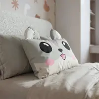 Unyqoos Zelesta Kinderkissen Wimmy Waschbär – Kuschelkissen mit kühler, weicher Außenfläche, Polyesterfüllung, maschinenwaschbar, Grau 45x27 cm
