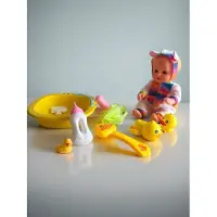 Halay Baby-Puppen-Set mit Zubehör – Einhorn-Pyjama, Badeente, Trink- und Piss-Puppe, Badewannenspielzeug