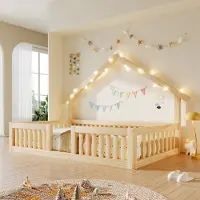 Merax Kinderbett Hausbett 90x200cm, Jugendbett aus Holz mit Rausfallschutz, LED-Lichterkette, Sicherheitsgitter, Bodenbett, Natur