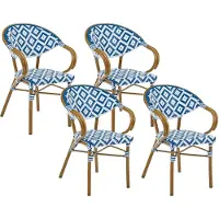 Beliani Gartenstuhl 4er Set Blau u. Weiß Polyrattan Geflochten Geometrisches Muster mit Armlehnen Metallbeine in Dunkler Holzoptik Outdoor Terrasse