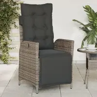 Markenlos Verstellbarer Gartensessel mit Fußteil aus grauem Polyrattan, wetterfester Gartenstuhl mit Kissen zum Klappen für Balkon, Terrasse und Pool
