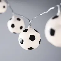 Lights4fun Fußball-Lichterkette 10 LED-Fußbälle 1,85 m Schwarz/Weiß Batteriebetrieben Deko