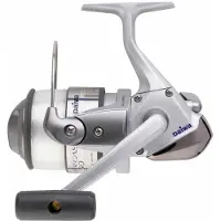Daiwa Power Cast 50 Angelrolle mit Frontbremse, 10 kg Bremskraft, faltbarer Griff