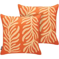 Beliani Gartenkissen 2er Set Orange Polyester 45 x 45 cm Quadratisch Pflanzenmuster Skandinavischer Stil Outdoor Kissen