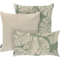 Beliani Gartenkissen 3er Set Beige u. Grün Polyester Rechteckig Quadratisch Pflanzenmuster Moderner Stil Outdoor Kissen