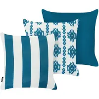 Beliani Gartenkissen 3er Set Blau u. Weiß Stoffbezug mit Füllung 45x45 cm Geometrisch Gestreift Einfarbig Moderne Dekokissen für Draußen Outdoor