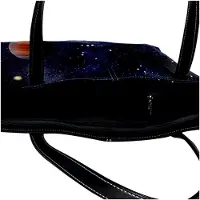 Markenlos Personalisierte Handtasche mit Sternenhimmel-Motiv aus Kunstleder, Mehrfarbig