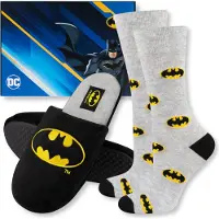 Soxo Set: BATMAN HERREN-SOCKEN Gr. 40-45 + BATMAN HERREN-HAUSSCHUHE Gr. 45-46 von Geschenke für Männer