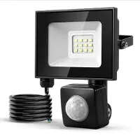 StarTech.com LED-Flutlichtstrahler - Außenbeleuchtung - 10 W - 3000 K Warmweiß - Bewegungsmelder - Wasserdicht - 220–240 V - 1 Stück