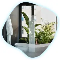 Drukarnia Piga LED Spiegel unregelmäßig 58 x 58,7 cm – moderner Badezimmerspiegel, Wandspiegel mit Beleuchtung kaltweiß 6500K, energiefreundliche Beleuchtung, außergewöhnliches Design, elegantes Badaccessoire