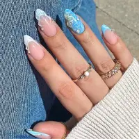 Markenlos Sommeracryl Nägel mit 3D Blumen und Muscheln, 24 Stück, mittelgroß, hellblau und glänzend