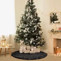Unyqoos Weihnachtsbaumrock Ø 90 cm, schwarz – Kunstfell Plüsch 2‑lagig mit goldenen Pailletten-Schneeflocken, passend für 1,5–2,1 m, Nylonknöpfe