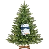 FairyTrees Weihnachtsbaum künstlich 120cm NORDMANNTANNE mit Christbaum Holzständer | Tannenbaum künstlich mit grünem Stamm | EU