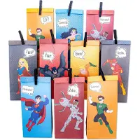 Papierdrachen DC Justice League Adventskalender 2025 – 8 Designs – Bastelset zum Selbstgestalten – Mit 24 Papierbeuteln – Mit Zahlenaufklebern