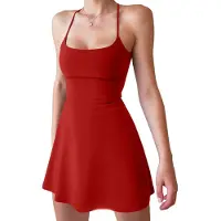 Merkloos Trainingskleid für Damen mit integrierten Shorts und verstellbaren Trägern