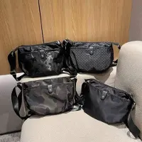 Markenlos Damen Crossbody Tasche aus wasserdichtem Nylon, leichte Schultertasche mit mehreren Fächern und modernem Aussehen