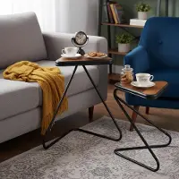 AEA Design Couchtisch Holz Braun Schwarz Dreieckige Platte Minimalistisch