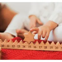 Merkloos Holz-Adventskalender mit Stern für ein kreatives Countdown bis Weihnachten