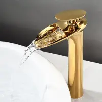 Merkloos Retro-Waschtischarmatur im Wasserfalldesign mit Messingauslauf