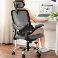 Merkloos Ergonomischer, drehbarer Bürostuhl mit atmungsaktiver Rückenlehne, verstellbarer Lendenwirbelstütze und klappbaren Armlehnen